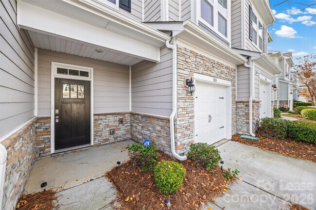 Building Photo - 1018 Chicory Trce