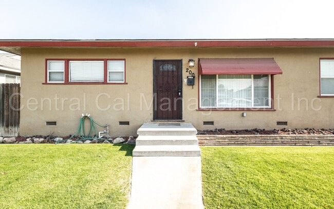 Building Photo - 3 Bedroom/1 Bath Home - $1850 per month!