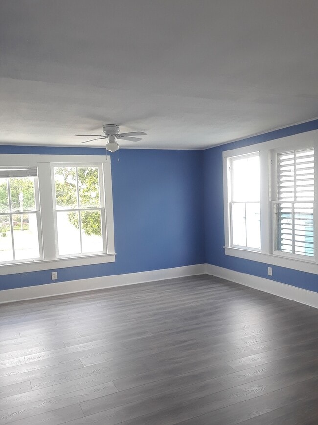Studio bedroom - 2407 40th St
