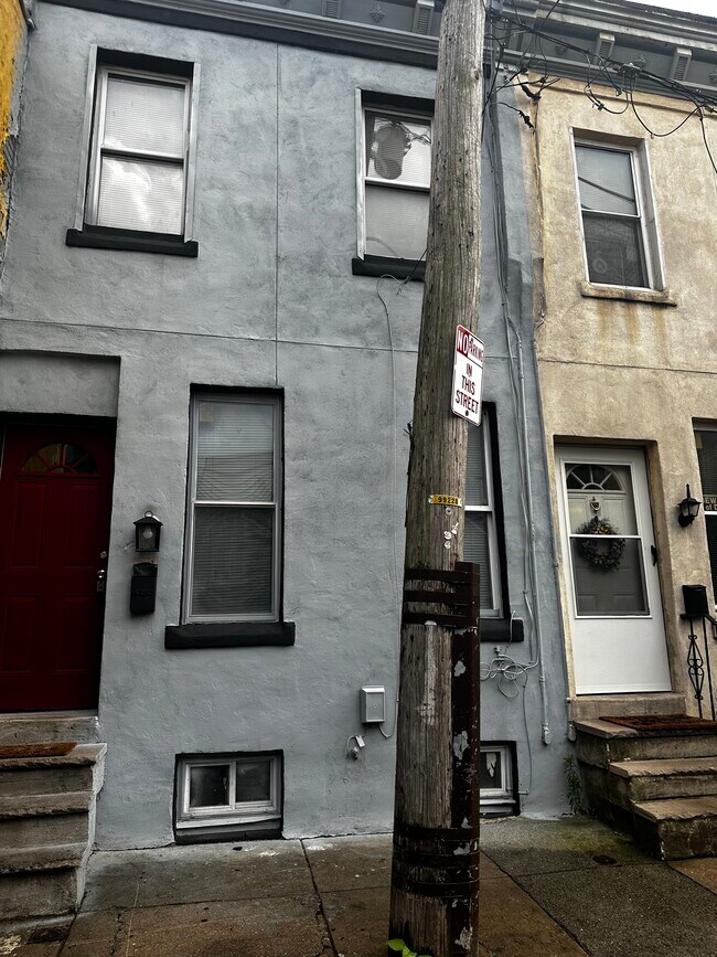 Building Photo - 422 Little Sigel St