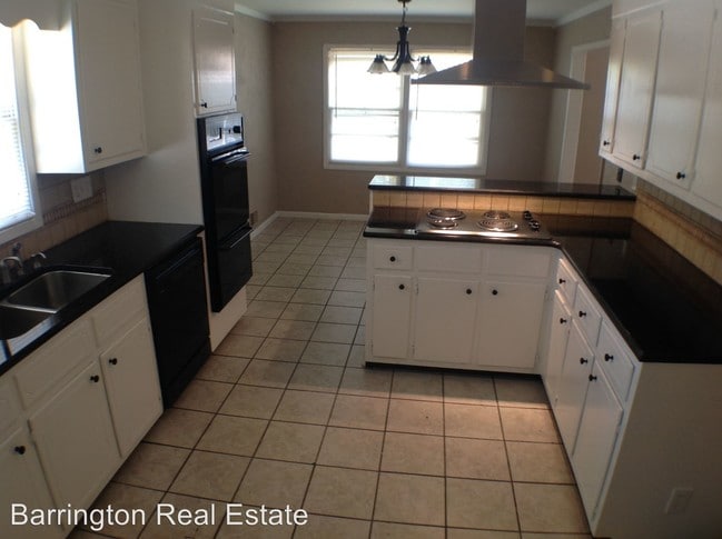 Building Photo - 1805 Enfield St