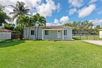 Building Photo - 7400 SW 39th Terrace