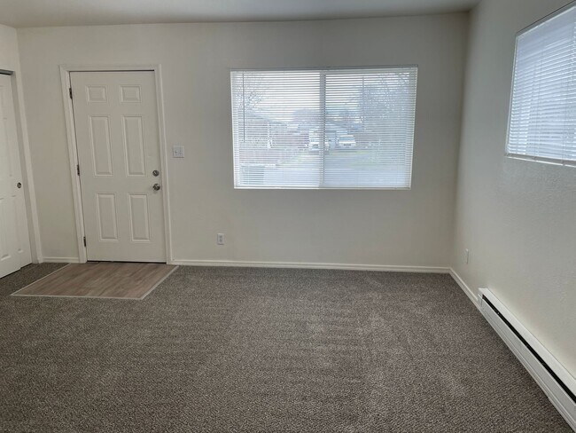 Building Photo - Duplex For Rent PENDING APPLICATIONS!!