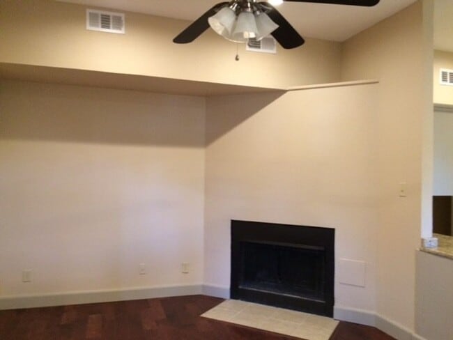 Foto del edificio - Cute 3/2 duplex in Frisco, Tx- Available NOW and Renovated