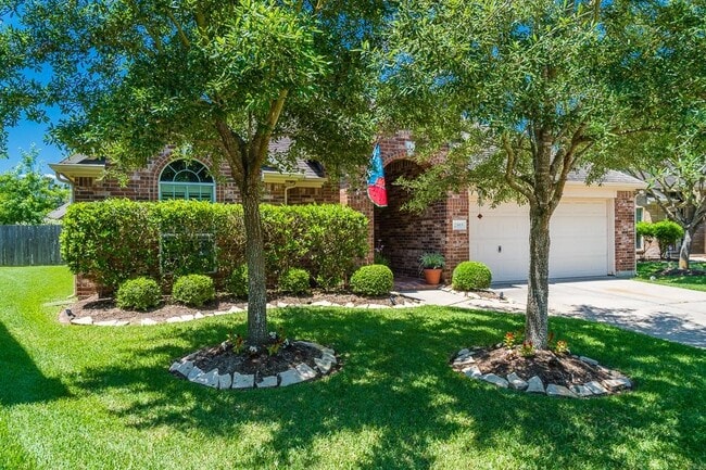 Foto del edificio - 23915 Elden Hills Ct