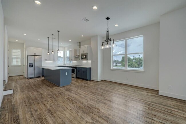Foto del edificio - 1537 W 24th St