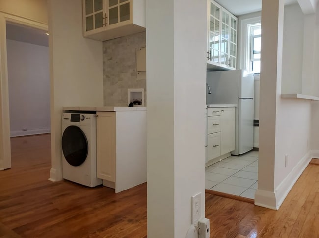 Building Photo - 1 Bedroom in Luxury Boutique building in F...