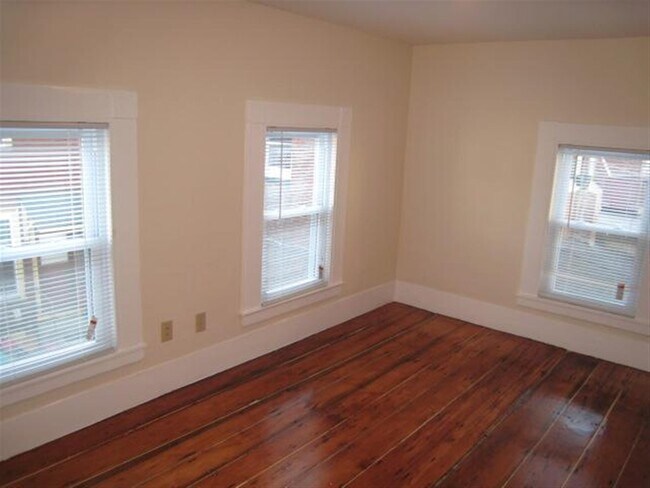 Building Photo - 441R Somerville Ave