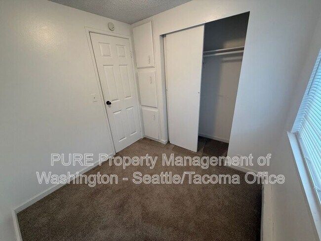 Building Photo - 907 SW Holden St