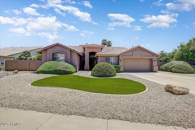 Building Photo - 13383 W Alvarado Dr