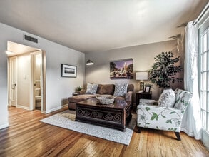 Building Photo - 1207 W 45th St