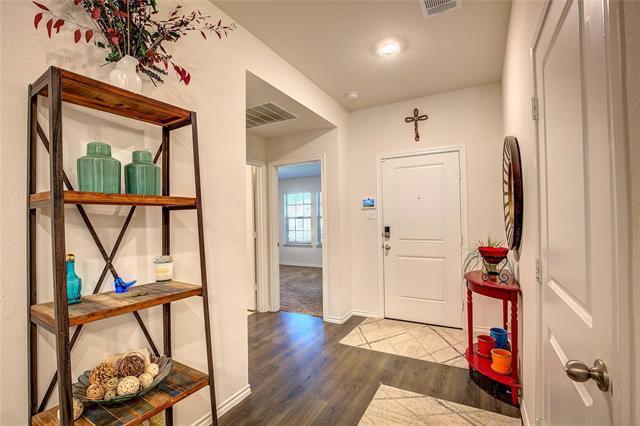 Foto del edificio - 1004 Basswood Ln