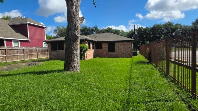 Foto del edificio - 4532 Briscoe St