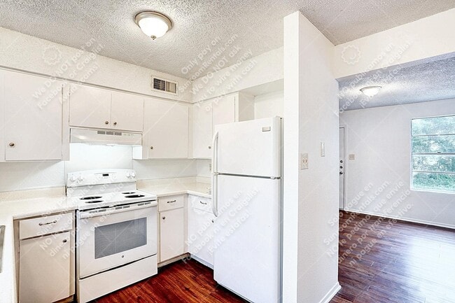 Foto del edificio - 728 Old Martindale Rd