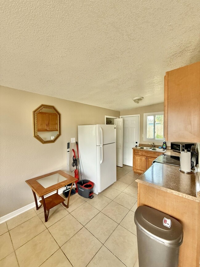 Foto del edificio - 12086 105th St