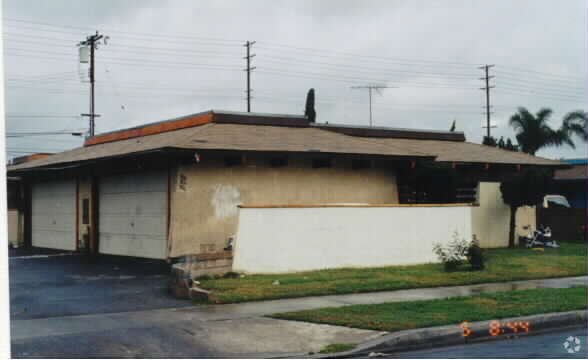 Foto del edificio - 380-386 N Oak St