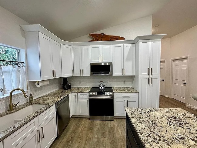 Building Photo - 27354 Pasadena Dr