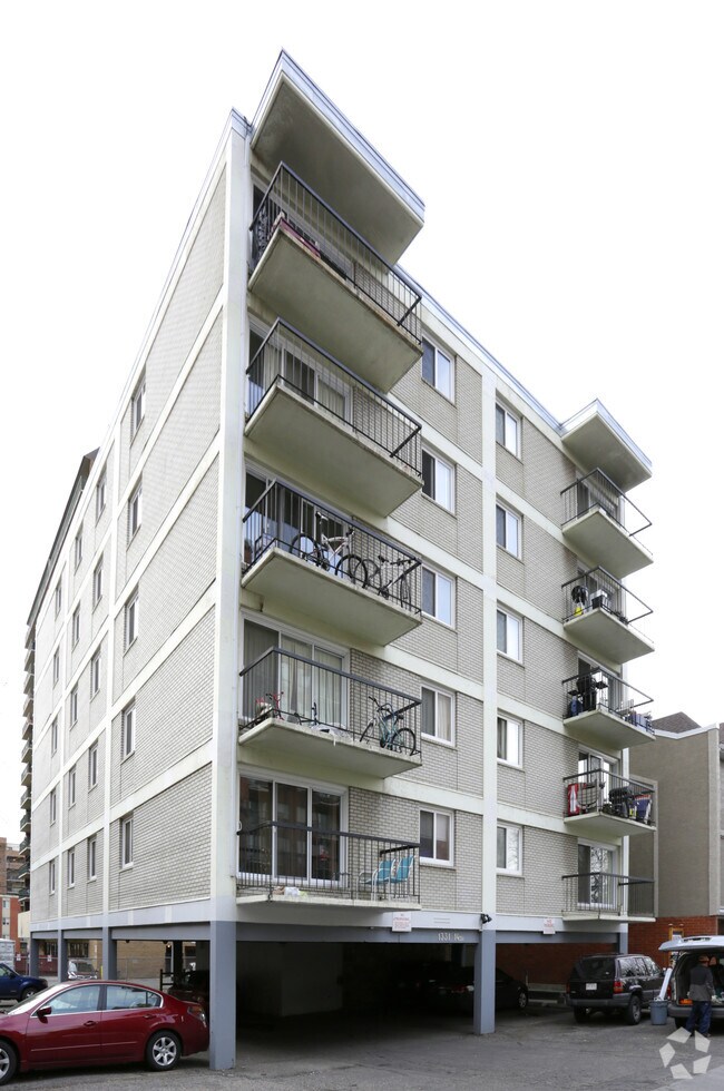 Building Photo - Brenton Manor