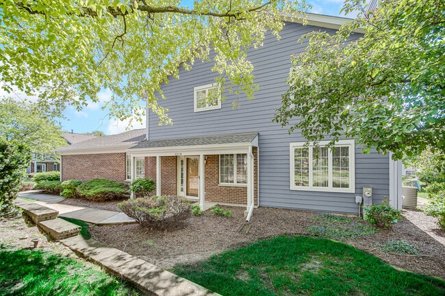 Building Photo - 1214 S Parkside Dr