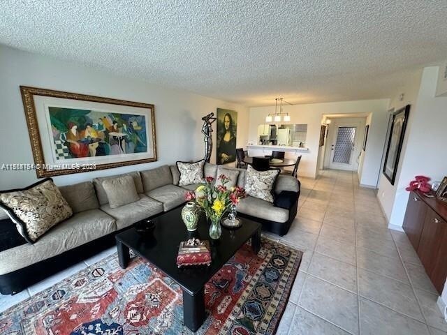 Building Photo - 1911 Sabal Palm Dr