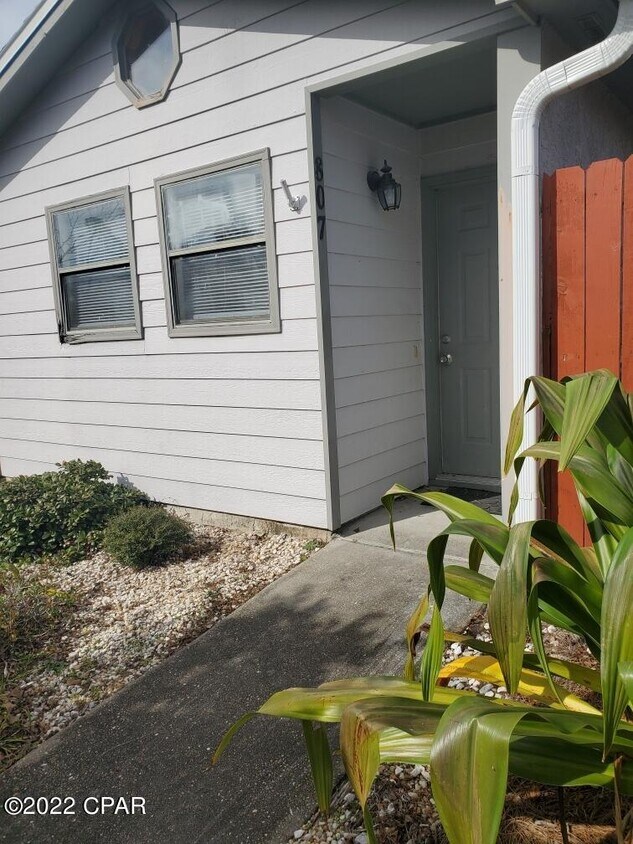 Primary Photo - 807 Premier Dr
