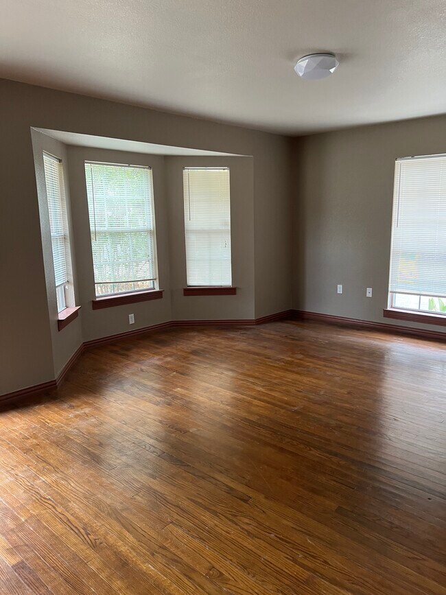 Foto del edificio - 3718 Seguin Dr