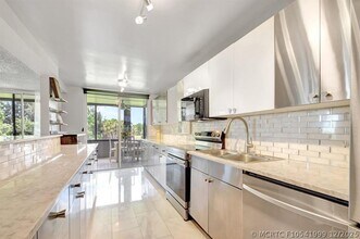 Building Photo - 4770 Fountains Dr S