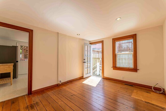 Foto del edificio - 2683 Sutter St