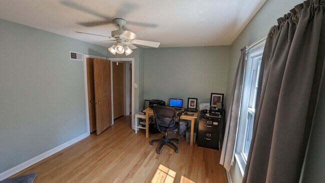 Foto del edificio - 914 Forest Ave