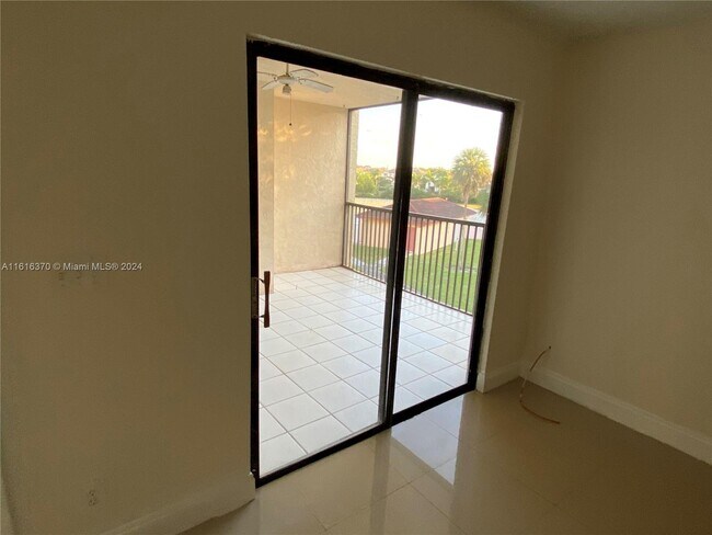 Foto del edificio - 3396 Foxcroft Rd