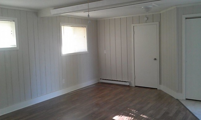 Building Photo - Kimberling City Studio