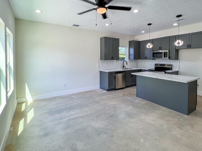 Building Photo - 4315 Plaag St