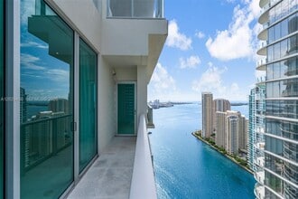 Building Photo - 300 S Biscayne Blvd