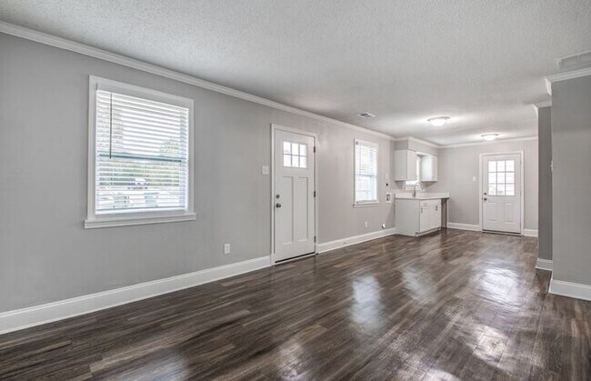 Building Photo - Cozy Renovated Home For Rent!