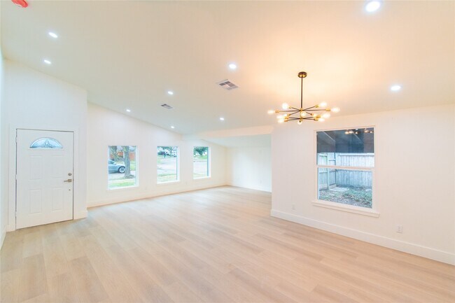 Building Photo - 15411 Sierra Valle Dr