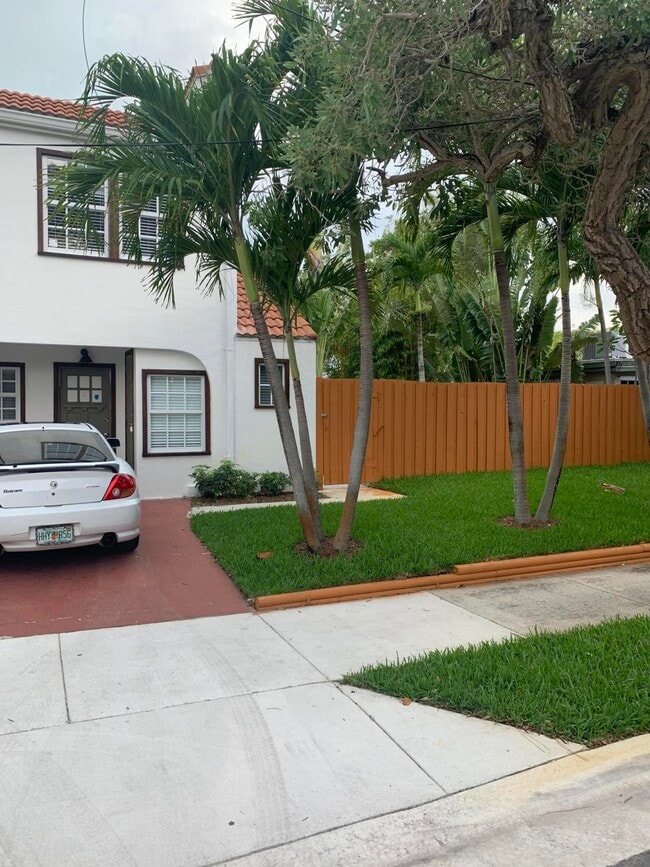 Building Photo - 2607 Spruce Ave