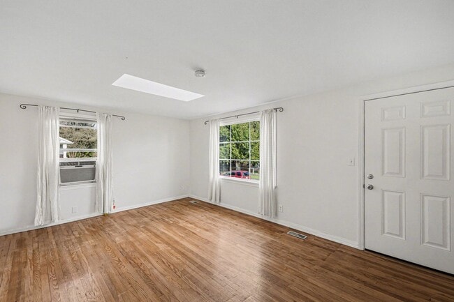 Photo - 3bd/1.75ba Seattle Home