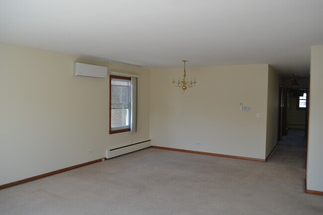 Dining room - 4240 Oakton St