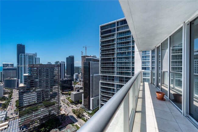 Foto del edificio - 475 Brickell Ave