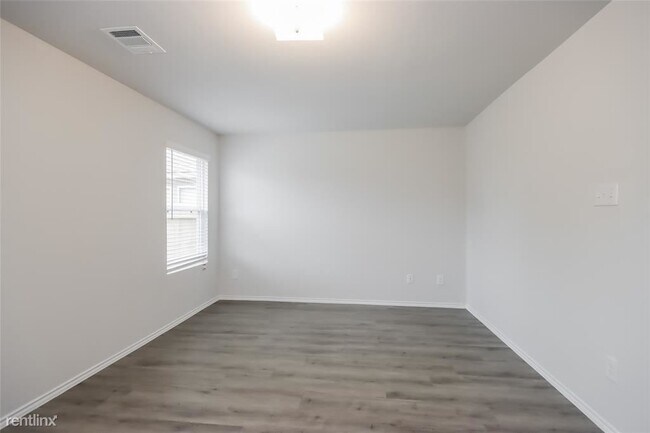 Foto del edificio - 4 br, 2.5 bath House - 25396 Claremont Hil...