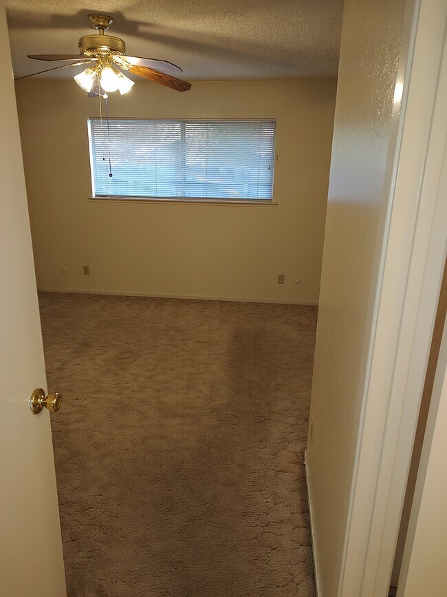 Foto del edificio - 71 W Santa Ana Ave