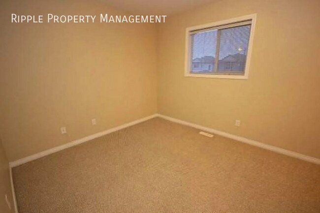 Photo du bâtiment - MODERN TWO STORY 3 BEDS/ 1,5 BATHS TOWNHOUSE