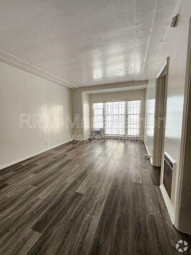 Building Photo - 1781 N Orchid Ave