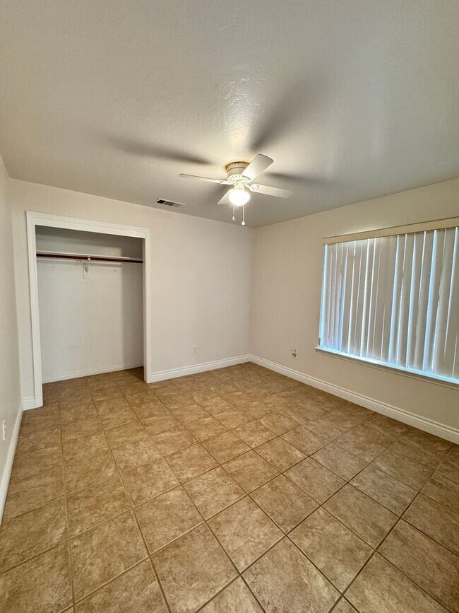 Foto del edificio - SW Home 3bed 2bath + office space $2300rent/deposit