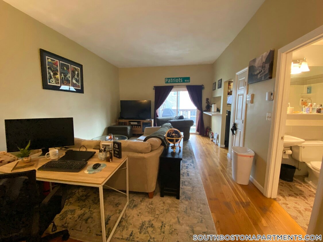 Foto principal - 606 Dorchester Ave