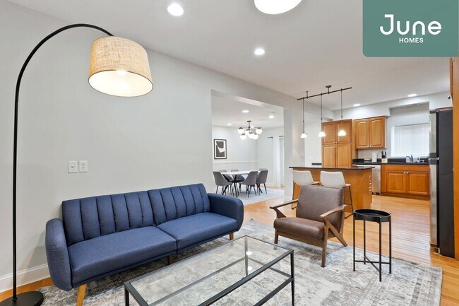 Foto del edificio - ROOM ONLY in 8-bed/5.0-bath Home