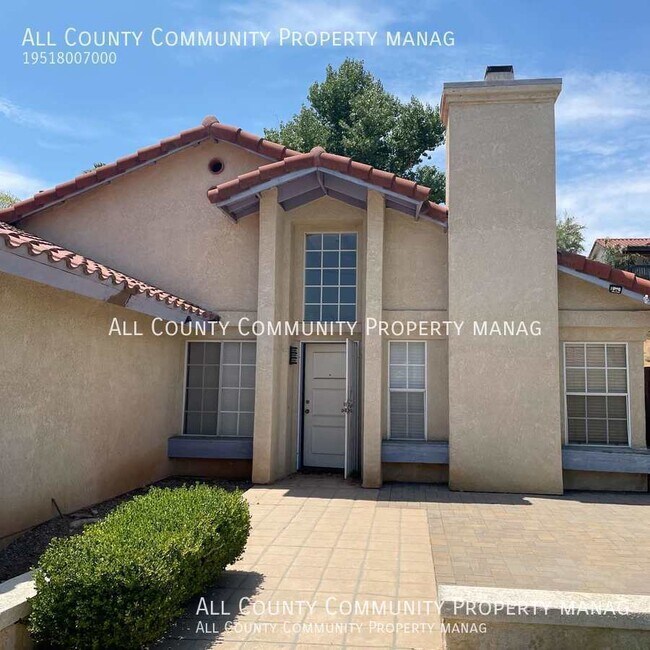 Building Photo - 3 Bedroom 3 Bathroom Single Story Home for...