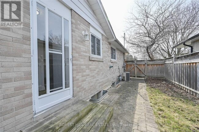 Building Photo - 117 Meadowbank Rd