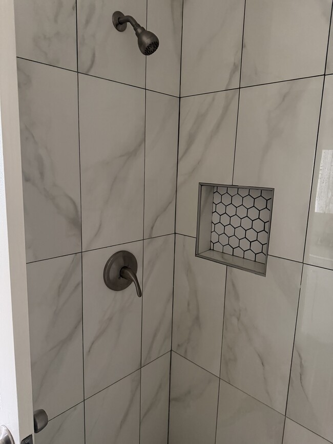 Building Photo - 2750 S Mansfield Ave