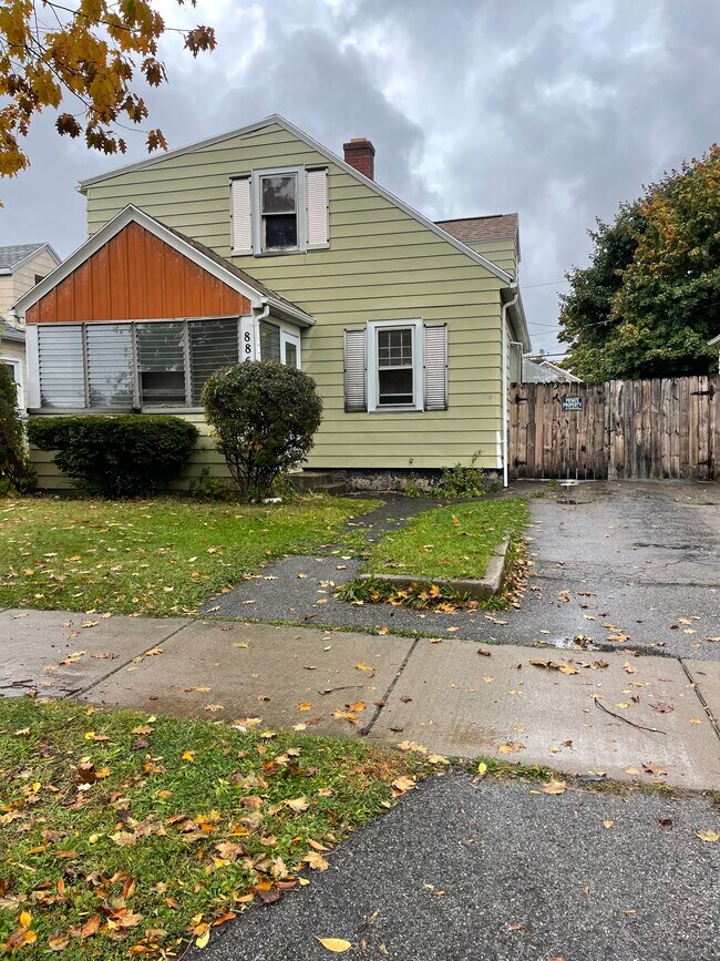 886 Glide St Rochester NY 14606 House Rental in Rochester NY 886 Glide St Rochester NY 14606 House Rental in Rochester NY